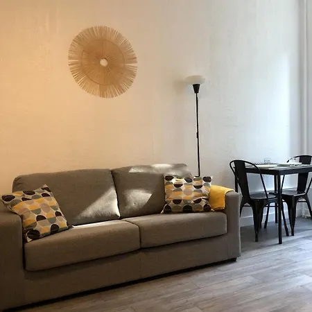 18m2 Le Beau Site En Centre-ville エクスレバン